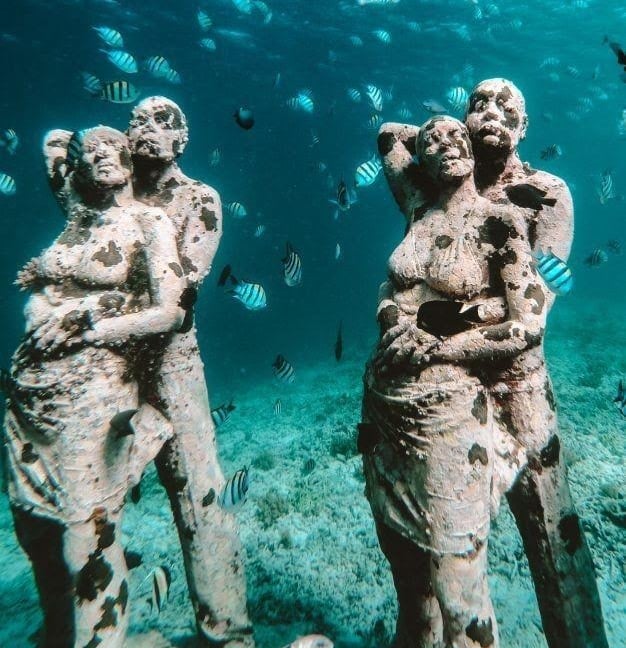Couple Statues Underwater Gili Island