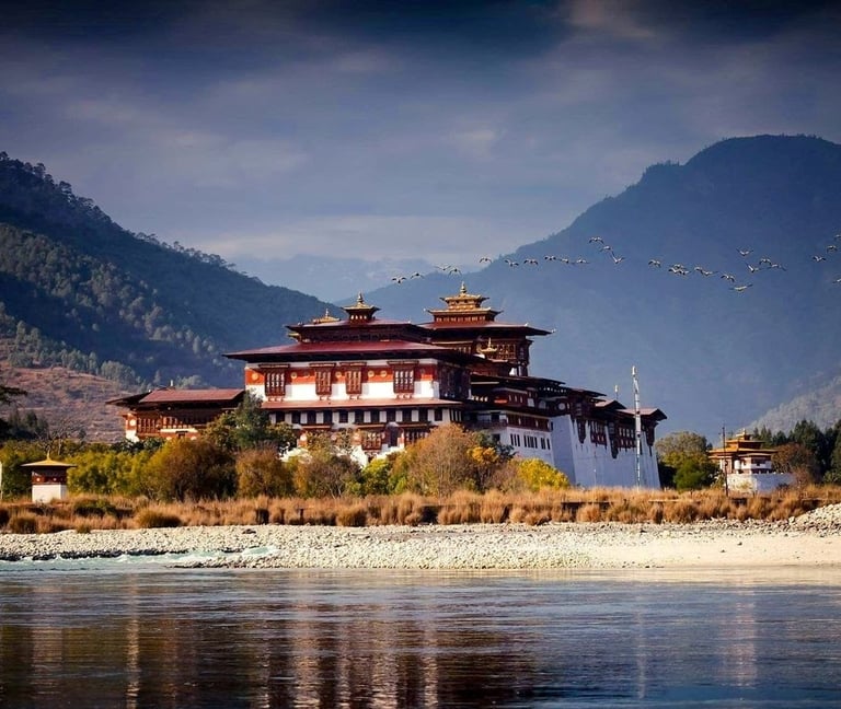 The_Majestic_Punakha_Dzong_with_Glacial_Water_in_the_Front