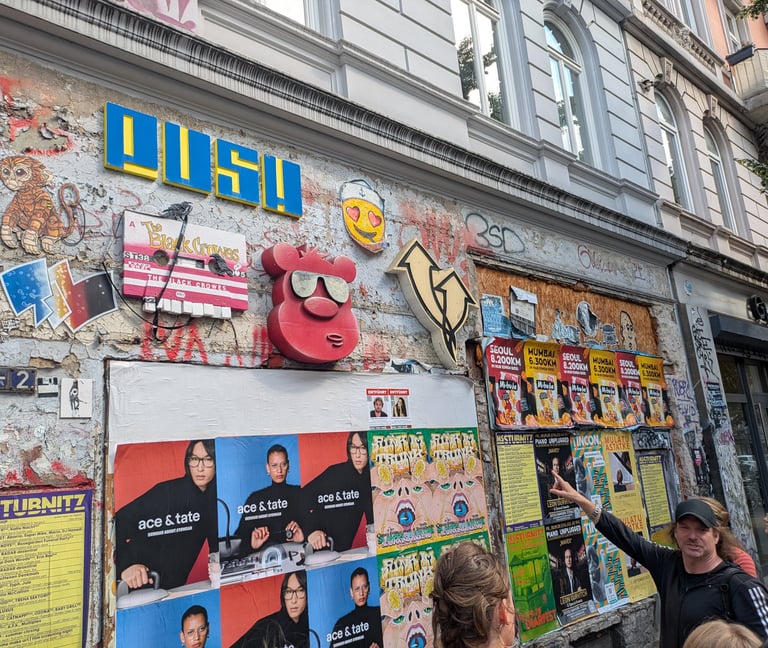 Street art tour in Hamburg with guide explaining posters and graffiti, Stadtführung mit urbaner Kunst und Szene