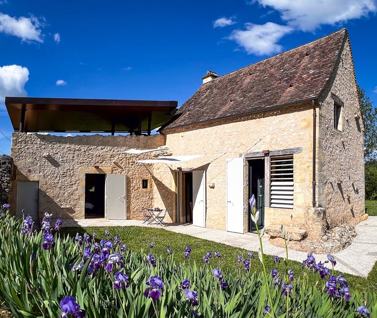 Renovated Perigord house in the summer
