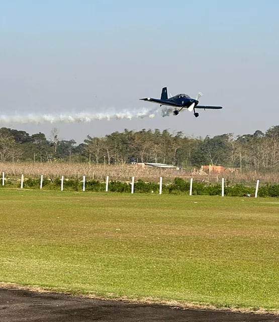 avião em vvo da Esquadrilha CÉO