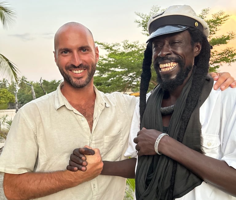 Hedy, l'un des fondateur de Kadiamor et Zoom Sene le parrain artistique de l'association.