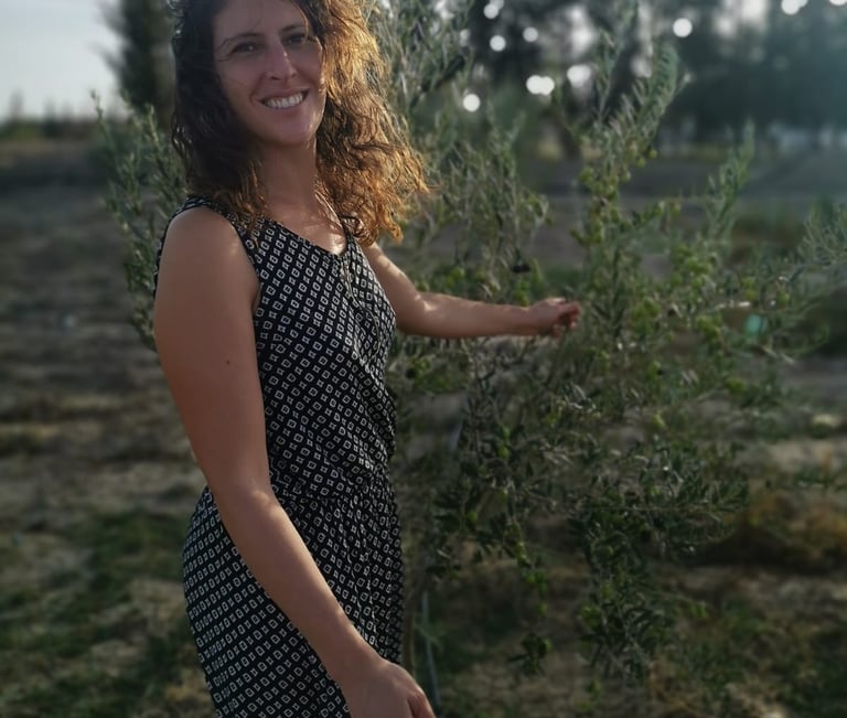 Photo d'Amel, Spécialiste du social, formée en sociologie et sciences politiques.