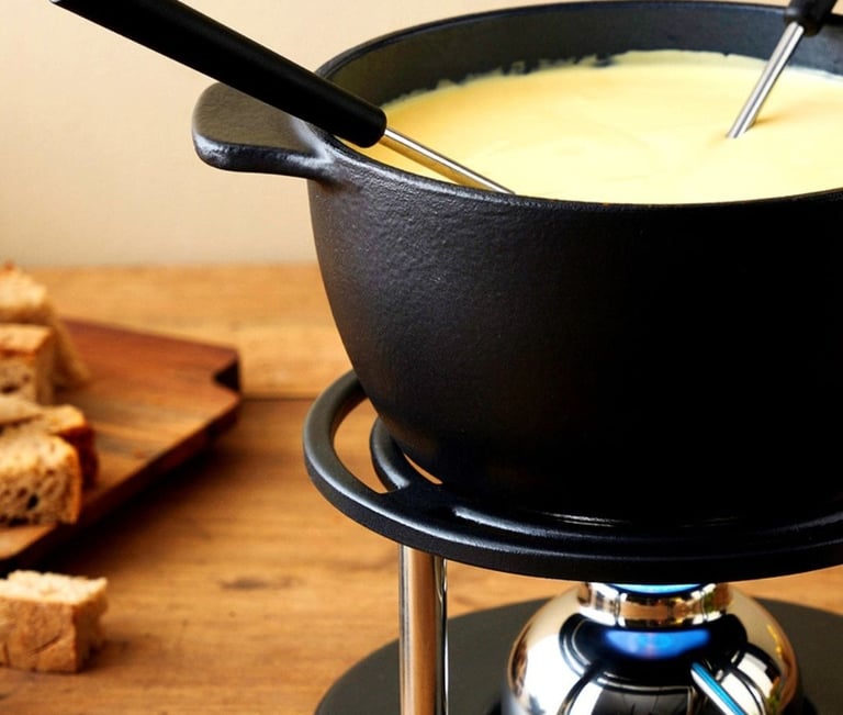 fondue, fromage, fondue savoyarde, suisse, spécialité montagnardes, hiver concept 