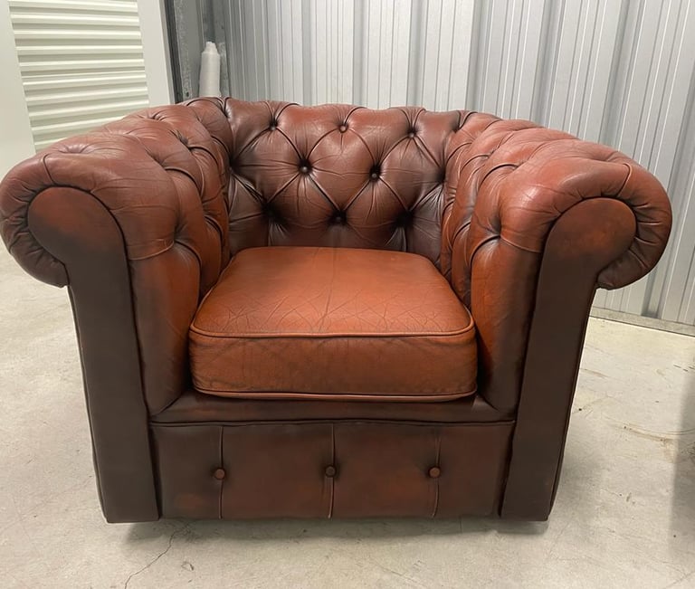 Ancien Fauteuil Chesterfield cuir 