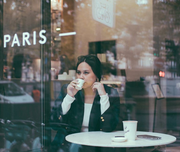 Photographe à Paris, spécialisée en photos de grossesse, nouveau-nés, familles et corporate