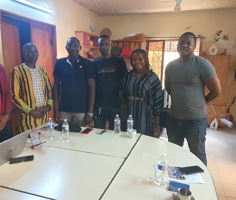 Photo de l'équipe Archiv Expert Solutions au bureau