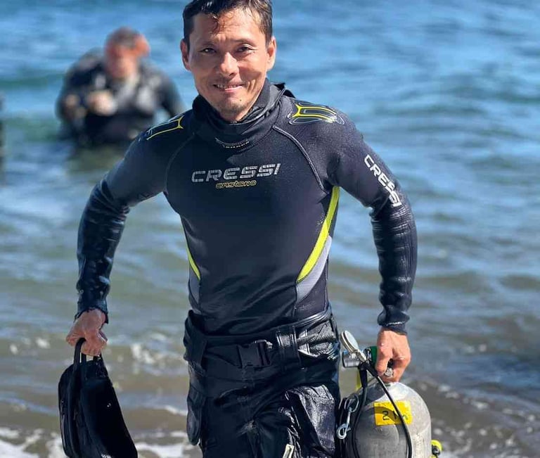 Noel "Wakang" Alanquihan - Twice voted "Best Spotter" at the Dauin Underwater Photography Comp.