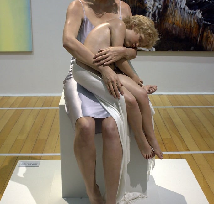 escultura de John de Andrea | Mother and Child 