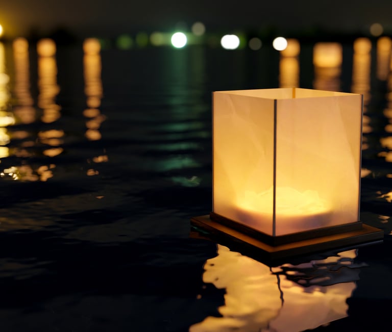 Lanterne flottante illuminée sur l’eau, symbole de mémoire, de recueillement et de paix intérieure