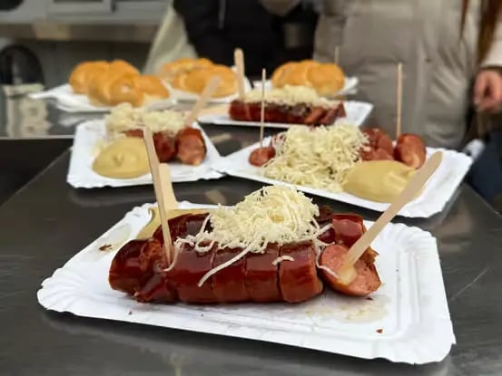 Viennese Käsekrainer sausages with mustard VIENNA FOOD GUIDE.