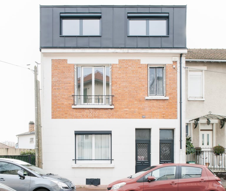 Surelevation of a house with zinc