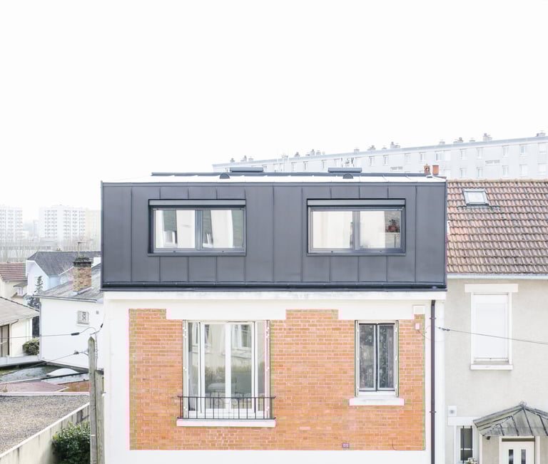 Surelevation of a house with zinc