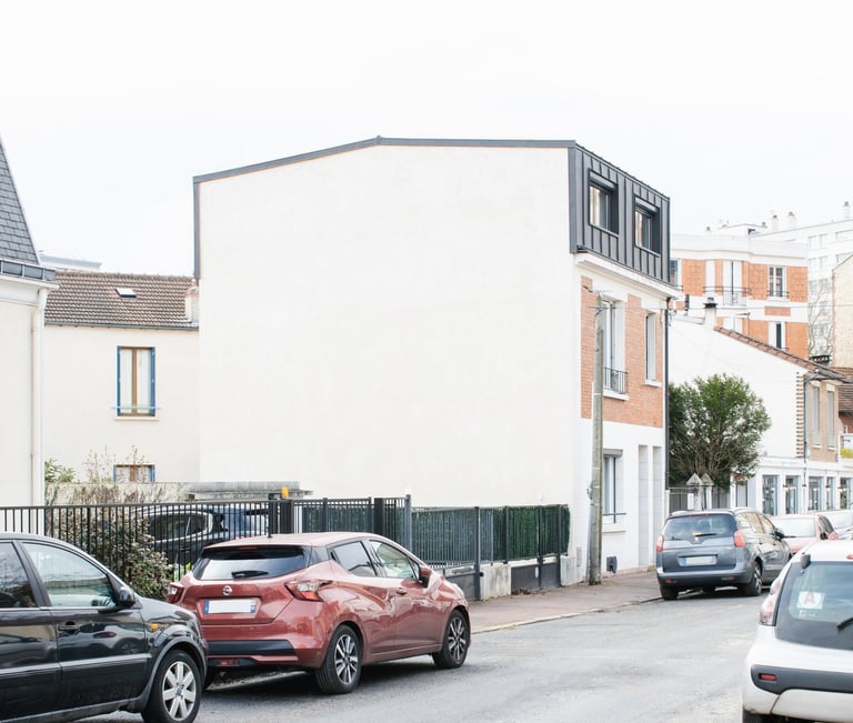 Surelevation of a house with zinc