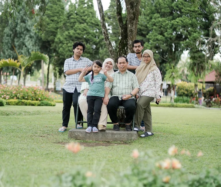 Iqbal family portrait at Ulun Danu Beratan Temple during a scenic Bedugul family photography session.