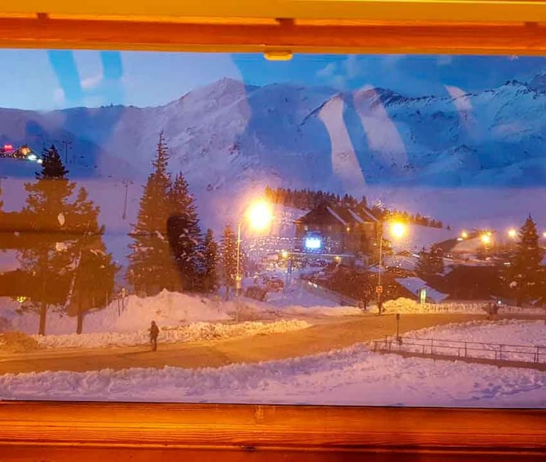 vista directa a las pistas desde edificio Atenas