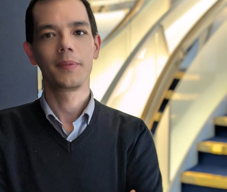 a man in a sweater and sweater - neck sweaterL