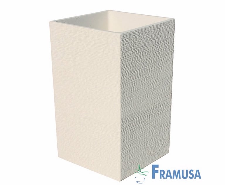 pot carré haut en béton