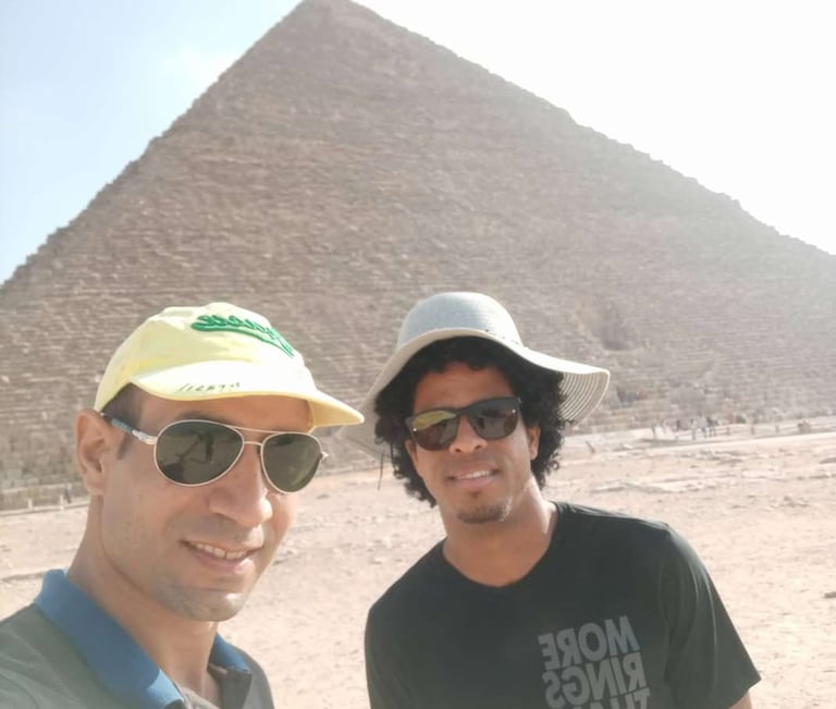 Encuentro con el jugador brasileño Keno (Keninho) durante un viaje a Egipto con Hadi, guía egiptólogo que habla español