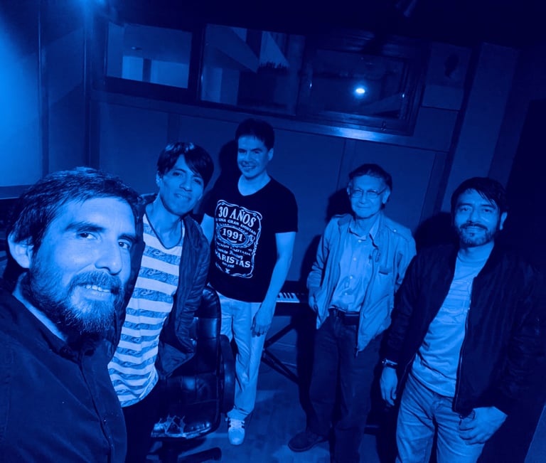 Miguel José Flores, Miguel Ángel Yance, Phelan Kelly, Saúl Cornejo y Toño Valero en MCA Studios