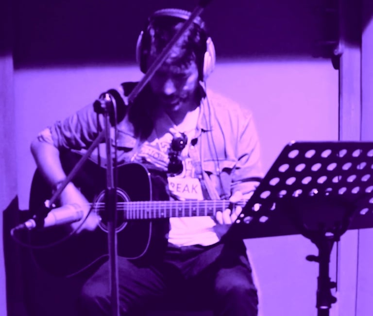 Toño Valero grabando "Amiga" en MCA Studios