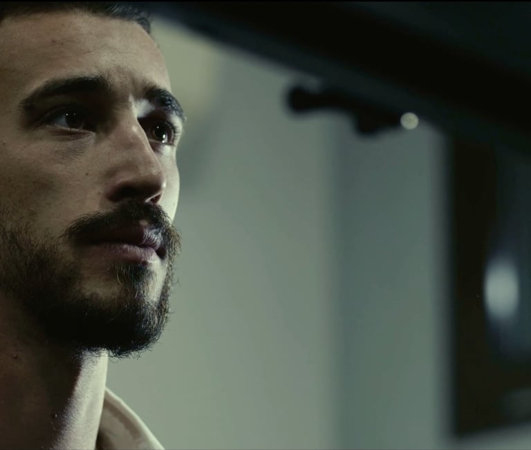 Lorenzo Neri (ATTORE) In una scena del film "I Dinosauri".