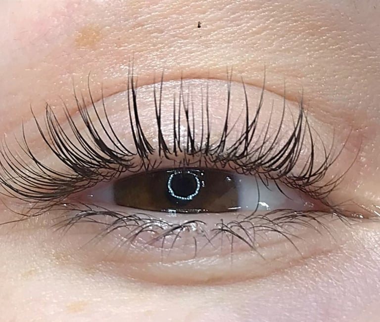 Teinture des cils a bruxelles chez medi kiss dermaclinic