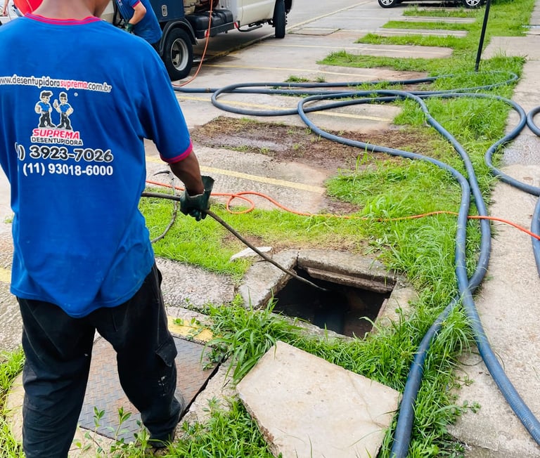 desentupimento da rede de esgoto
