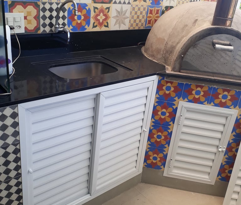 Portinhola de alumínio produzidas sob medida branco em venezianas