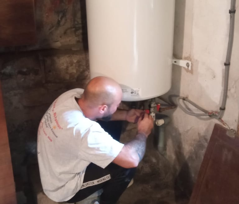 Installation de chauffe-eau par Bati Fl’eau  dans une maison à Marseille 13008
