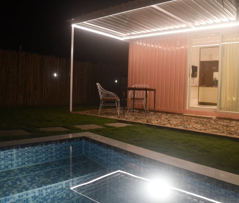 Cabin with private pool and private lawn for 2 guests to 30 guests