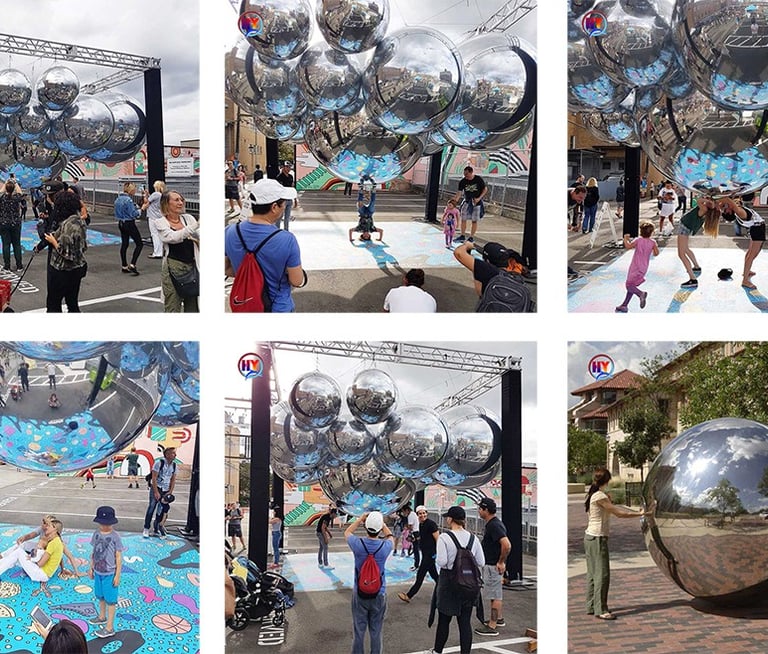 Sphères géante en ville