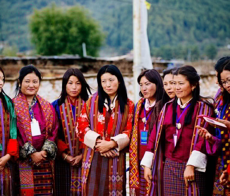 Bhutanese-Women-Cheering-Their-Team-Shooing-The-Opponent-Team-at-The-Game-Of-Archery