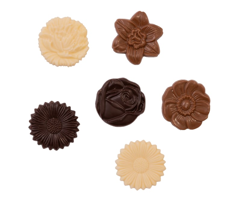 Chocolade bloemkarakjes wit, melk en puur