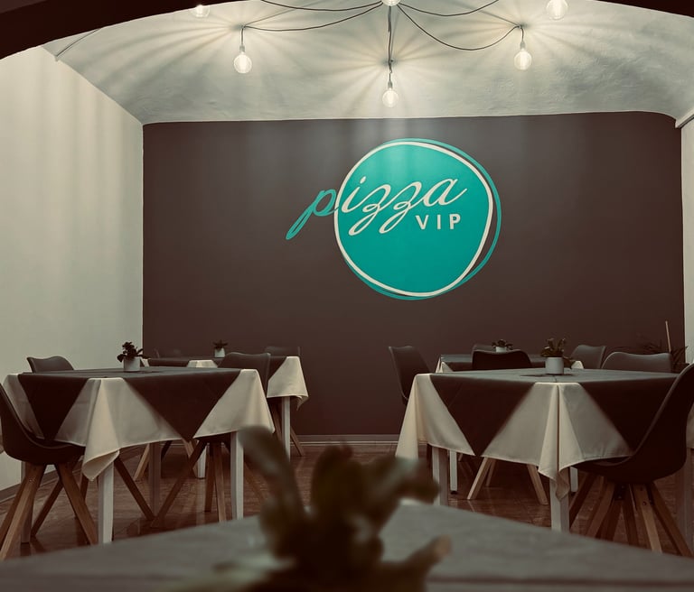 l'interno di una pizzeria italiana.