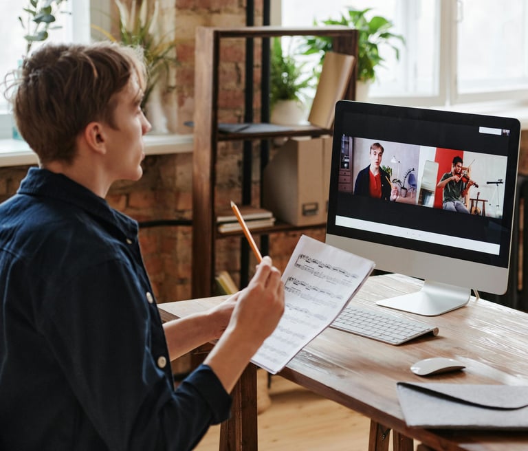 An image of online music class.
