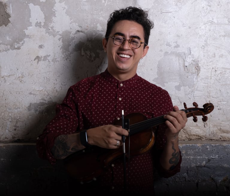 Violín eléctrico de Mauro Ruiz en actuación para bodas y eventos premium en Valencia y España