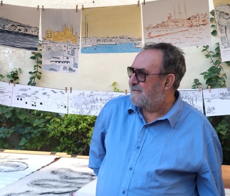 foto de salvador vadell en una exposición al aire libre