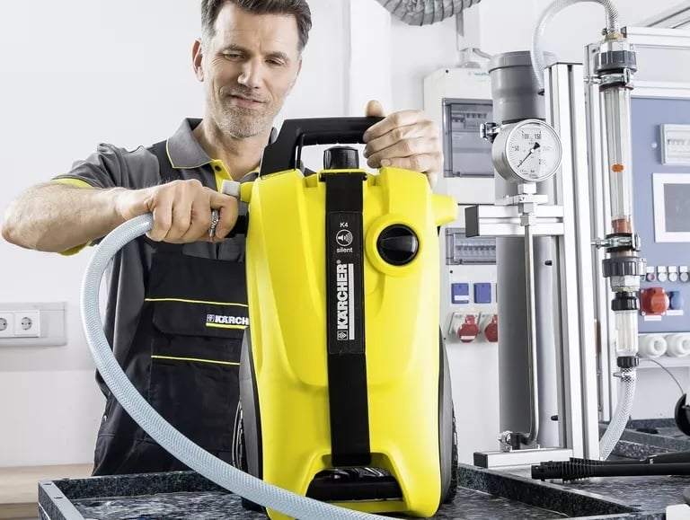 Taller Karcher Persona Trabajando