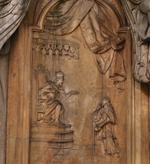 Trzecia scena to moment przesłuchania Nepomucena przez króla Wacława..