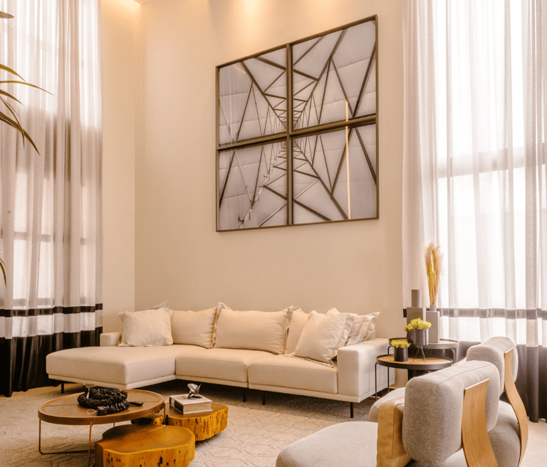 SALA DECORADA COM QUADRO
