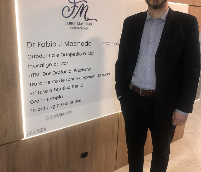 Dr. Fabio Machado, dentista em Curitiba – Batel, na FJM Odontologia