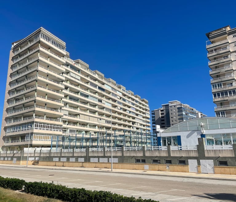 Fachada edificio Marina Azul I Tavernes