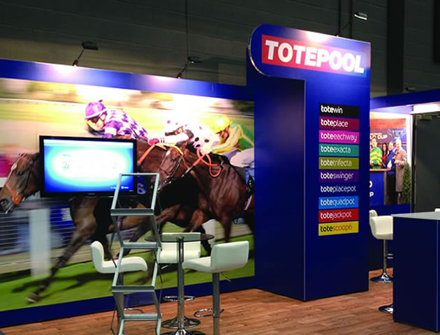 Eco friendly exhibition stand with screen