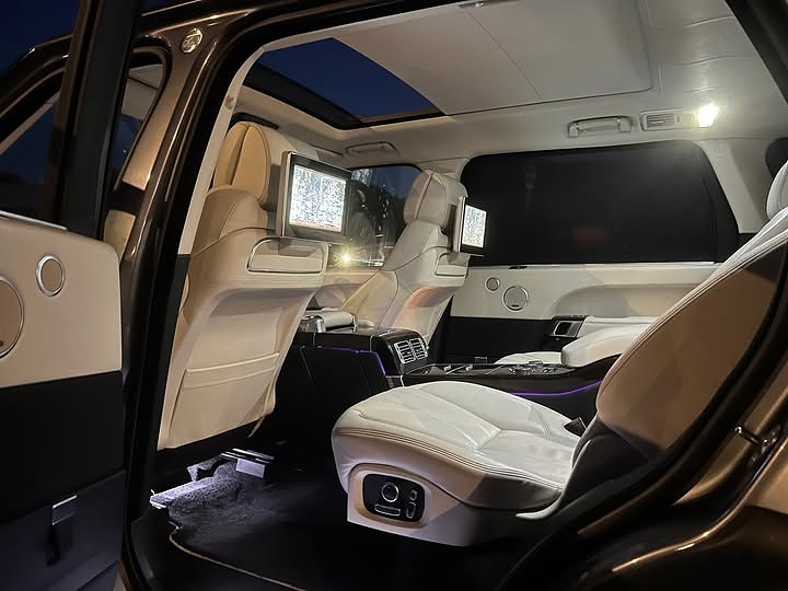 inside of the new range rover