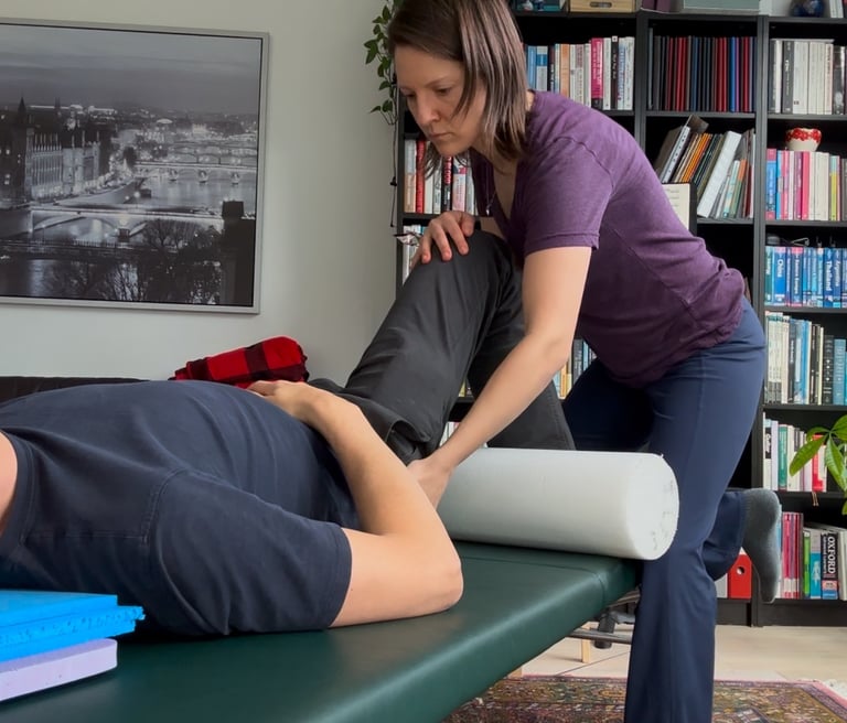 A Feldenkrais Teacher is giving a Functional Integration©️ session to a man.