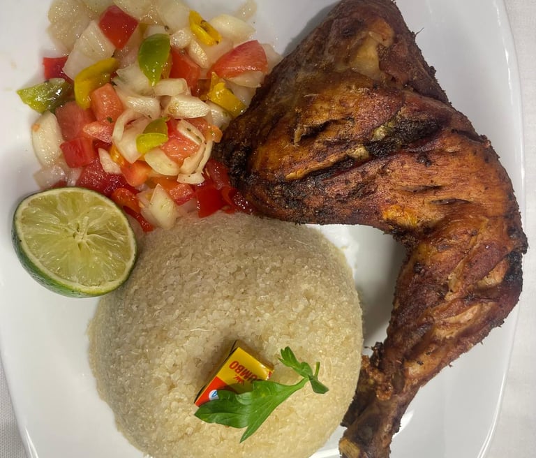ATTIEKE POULET FRIT , SALADE LEGUMEES FRAIS