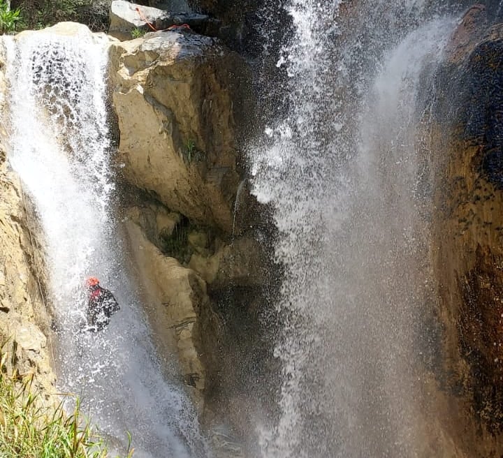 Beaux rappels au canyon de la Blache, Serre Ponçon, Ubaye, canyon vertical