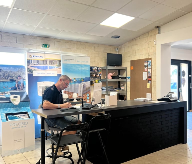 Magasin Piscine Equipement Bezouce et Nîmes