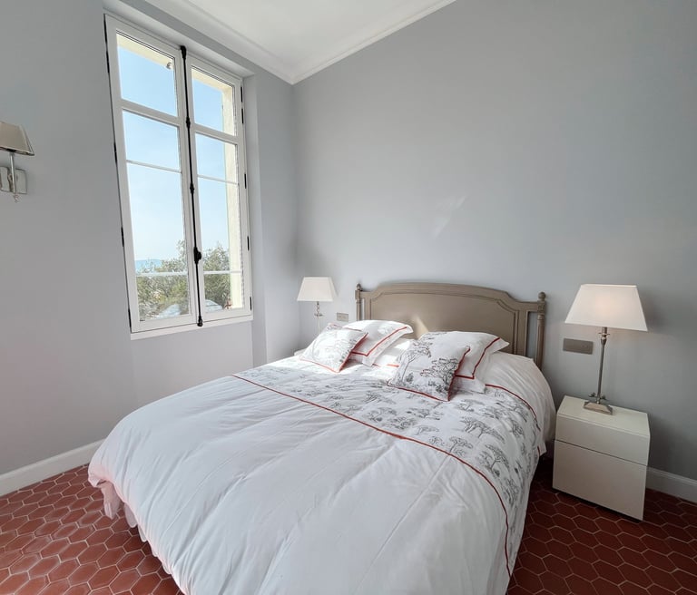 Suite parentale avec sa salle d'eau attenante et terrasse privative vue mer